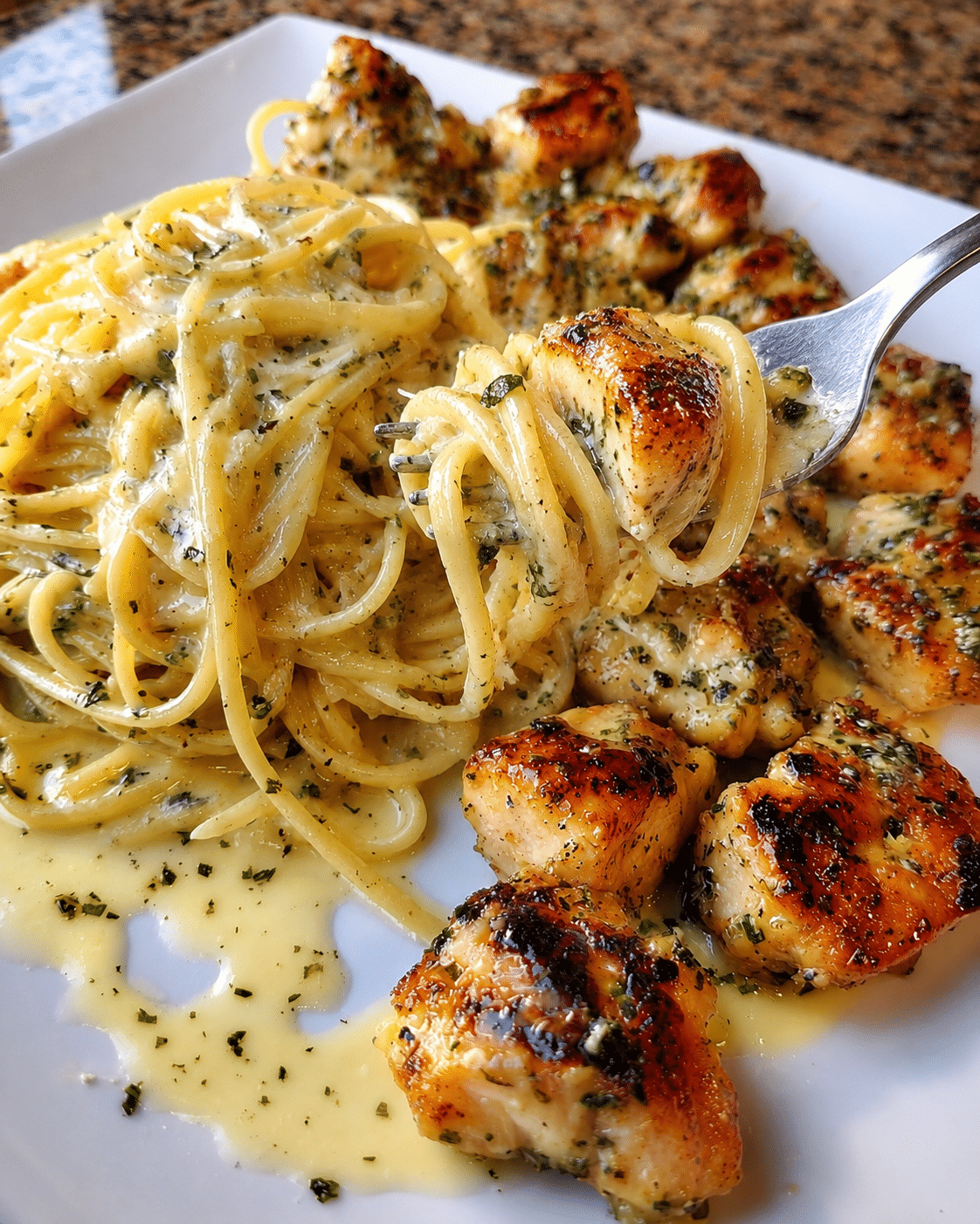 Garlic Parmesan Chicken Spaghetti in Cheesy Mozzarella Sauce